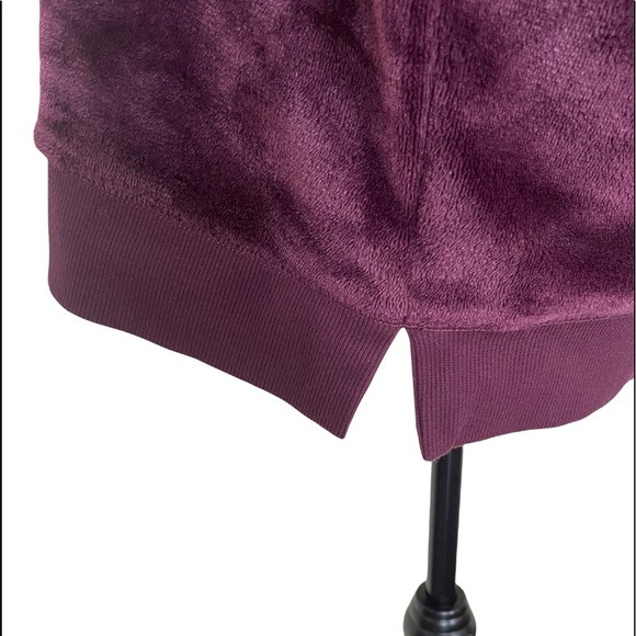 Gaiam pullover  faux fur feeling fabric wine colour sweatshirt size extra large - Picture 6 of 13